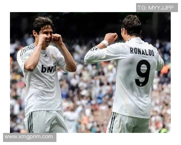 孤独的足球明星在绿茵场上追寻梦想与友情的奇幻旅程 孤独的足球明星在绿茵场上追寻梦想与友情的奇幻旅程